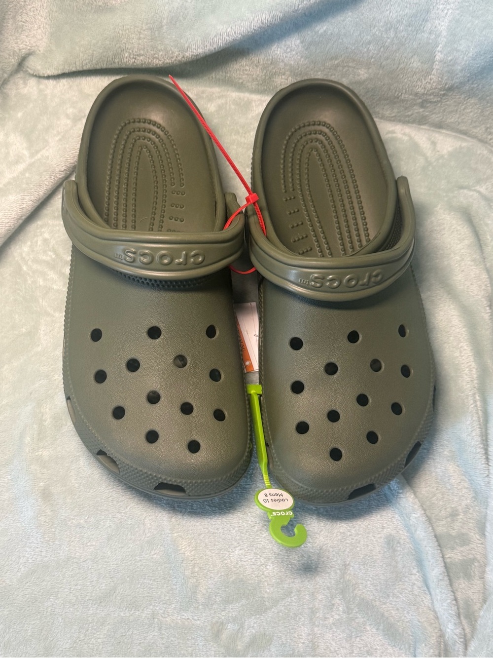 CROCS Men’s8/Womens10 Classic Clog in Olive